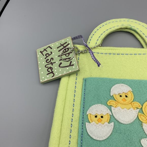 Embroidered Felt Easter Bag Tote Easter Chicks and Happy Easter Wooden Tag - Picture 2 of 9